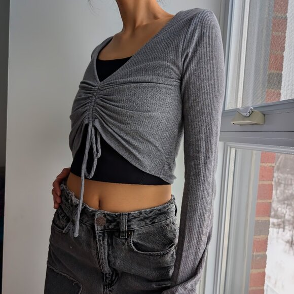 Grey Ribbed Cinched Crop Top - Picture 2 of 6